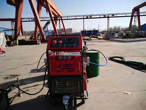【圖片】常州建筑保溫發(fā)泡機(jī)哪種好 推薦4款施工聚氨酯發(fā)泡機(jī)(圖2) 兩用聚氨酯發(fā)泡機(jī)移動(dòng)板房保溫防水噴涂施工